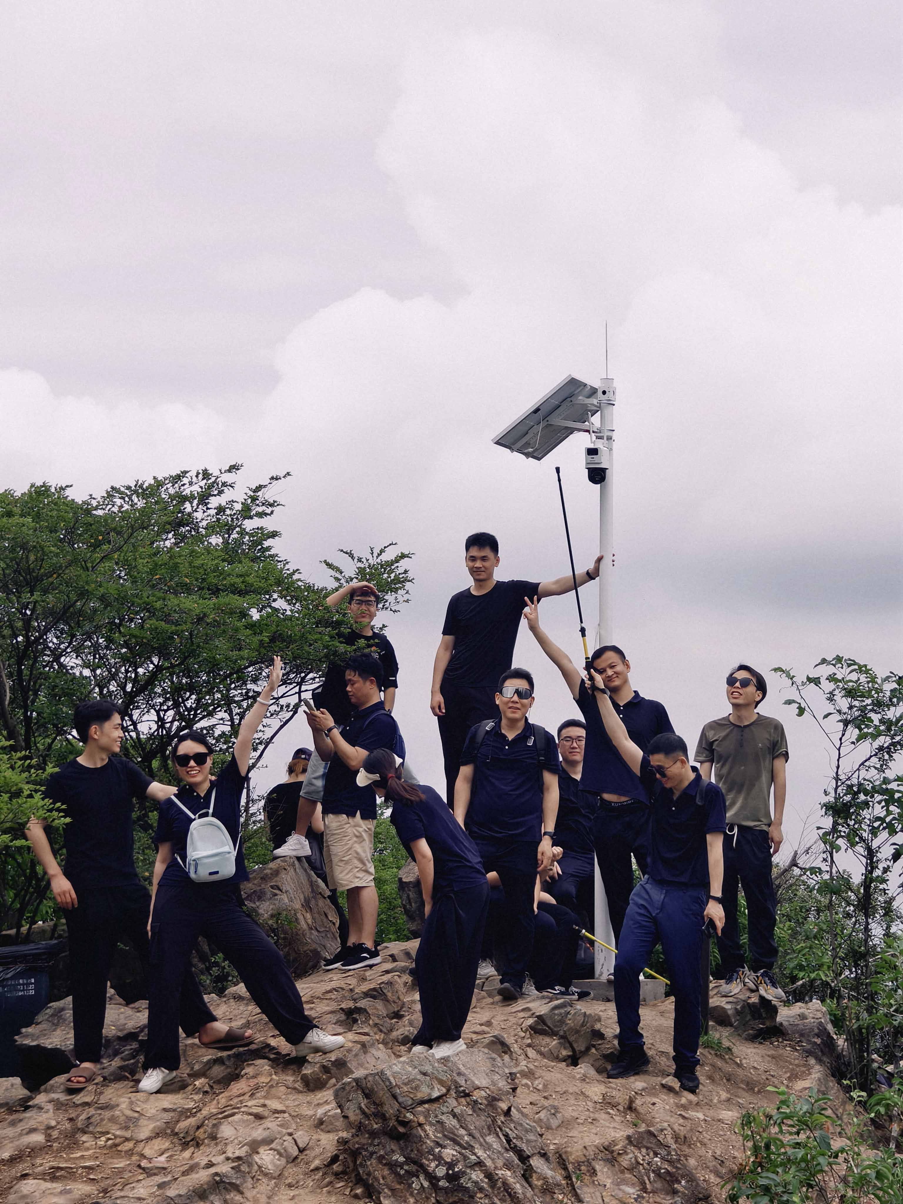 久信達科技公司員工齊聚光明區(qū)蠄蜍石，開啟活力爬山之旅暨團建活動(圖4)